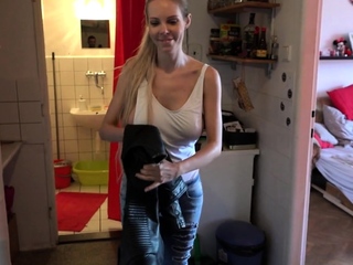 Amateur brunette teen blowjob and cumshot